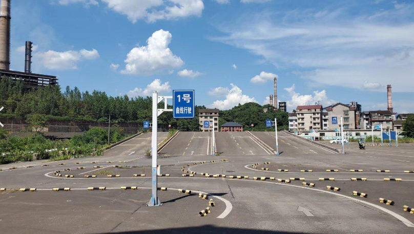 娄底阳光驾校训练场