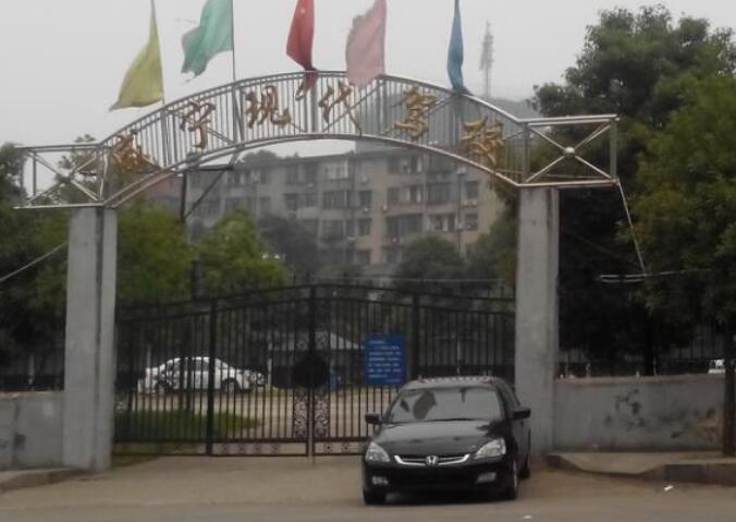 咸宁现代驾校训练场