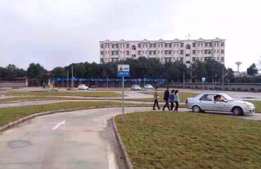 咸宁御丰驾校训练场